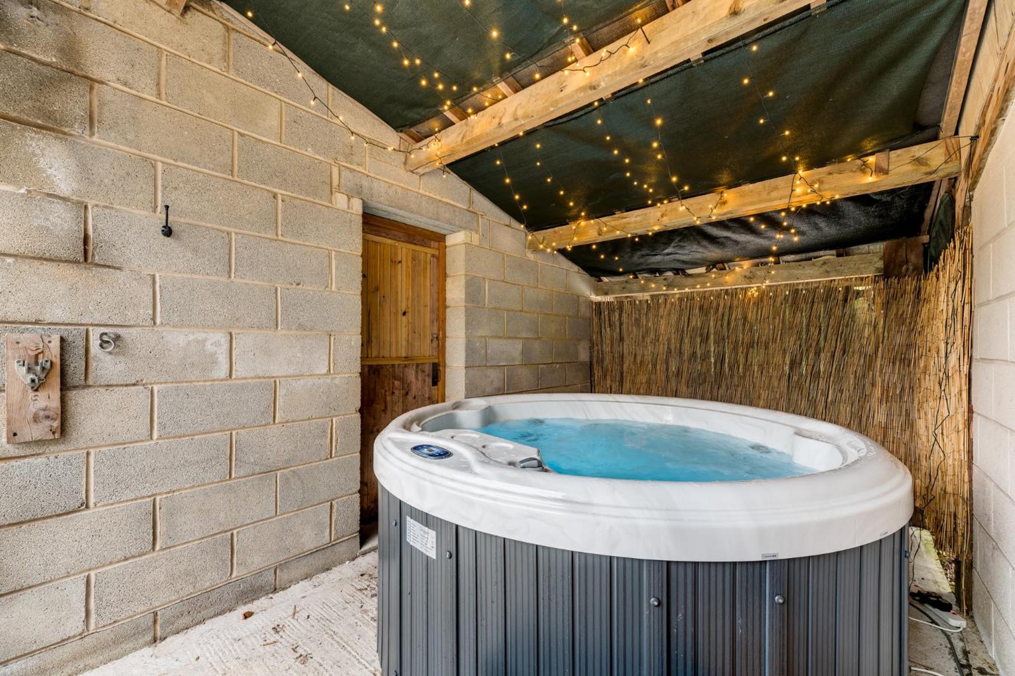 Central Malham Wellbeing Escape Hot Tub & Studio Экстерьер фото