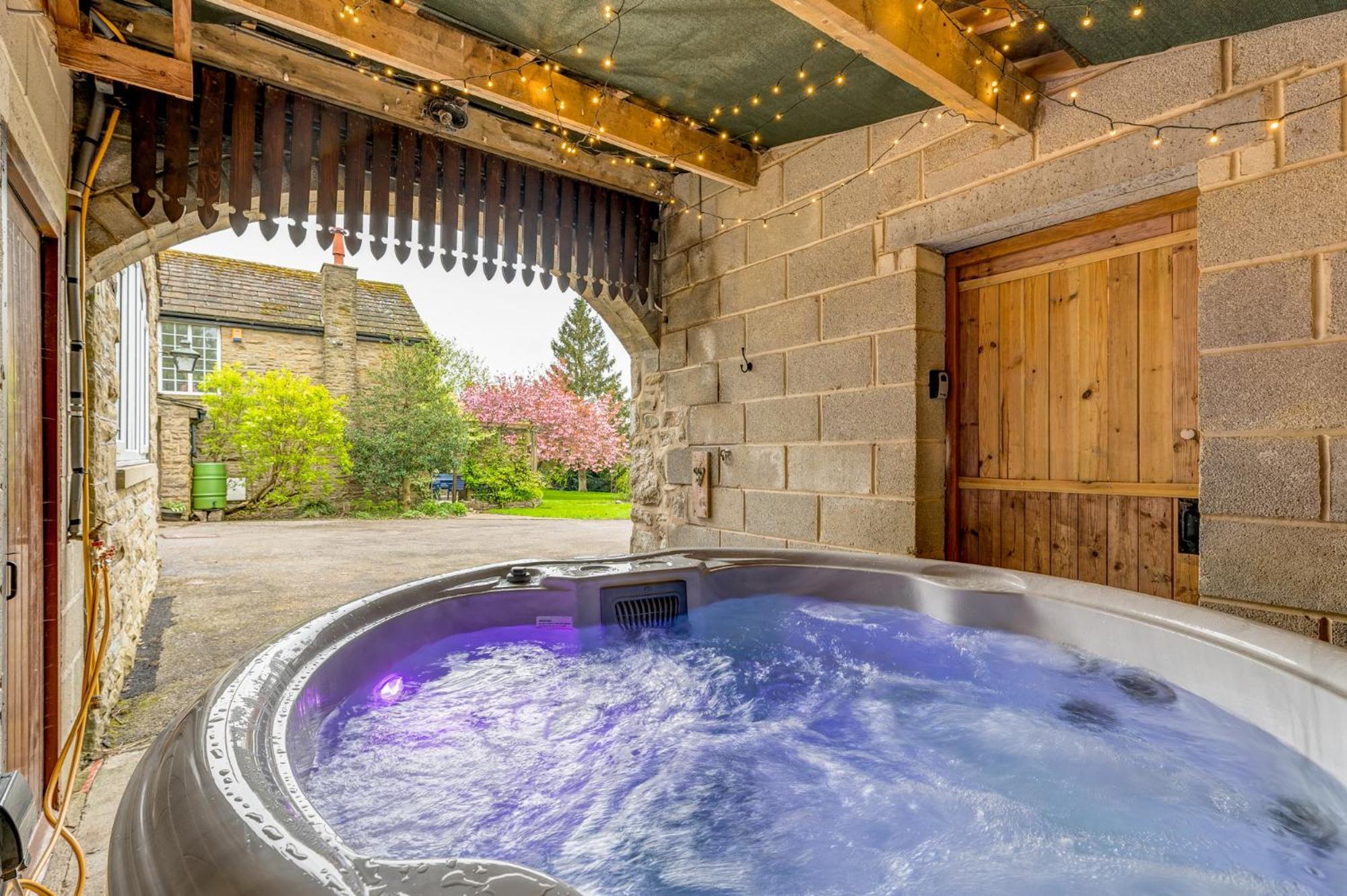 Central Malham Wellbeing Escape Hot Tub & Studio Экстерьер фото