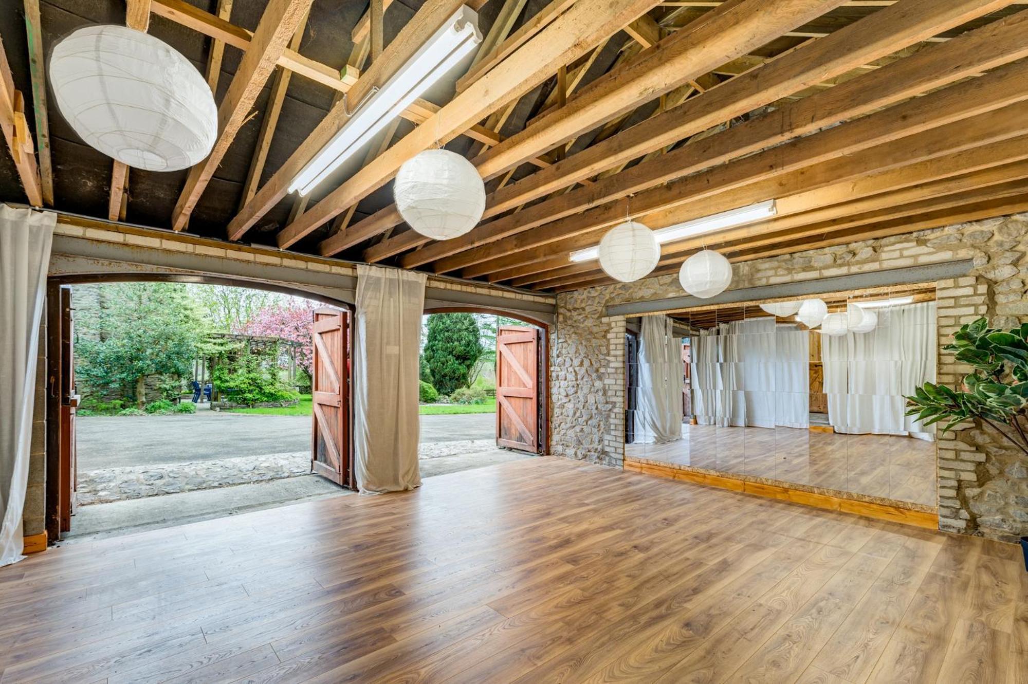 Central Malham Wellbeing Escape Hot Tub & Studio Экстерьер фото